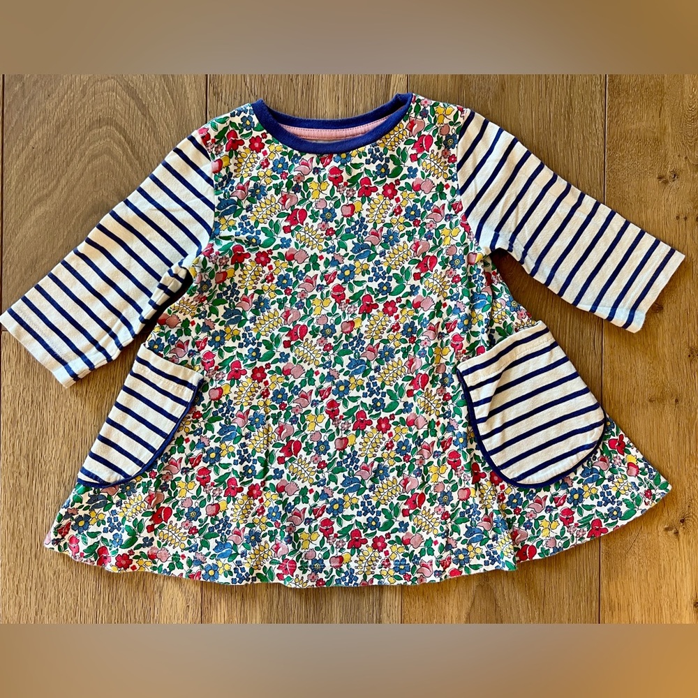 Mini Boden Cute Girls Striped Tunic Top with 2 front pockets.